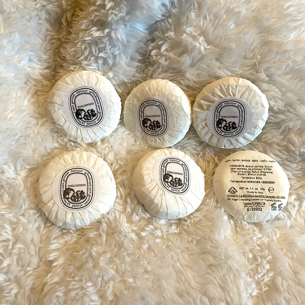 Six brand new Diptyque mini soaps. Phylosykos scent. 1.1 oz each.